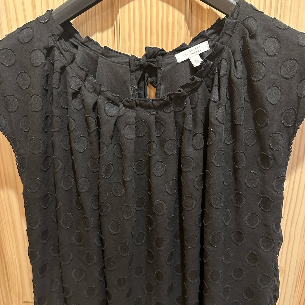 Black Dot-Textured Cap Sleeve Women's Top - Picture 2 of 7